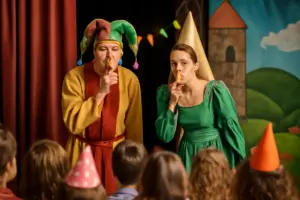 Spettacoli teatrali per bambini a festa: il piccolo trucco degli attori per evitare la distrazione nei momenti chiave